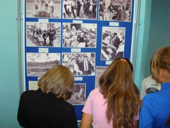 Школьники на экскурсии в архивном отделе Администрации городского округа Жигулевск Самарской области 