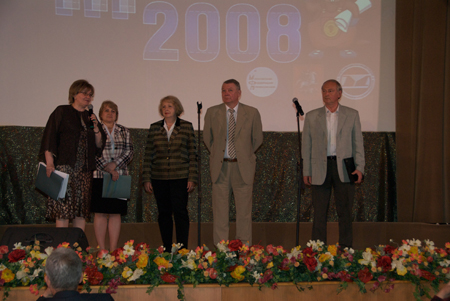  Жюри (слева направо: Т.В. Аверьянова, Т.С.Шорохова, Н.И. Химина,  В.А. Ульянов, А.Т. Жадобин) объявляет победителей
